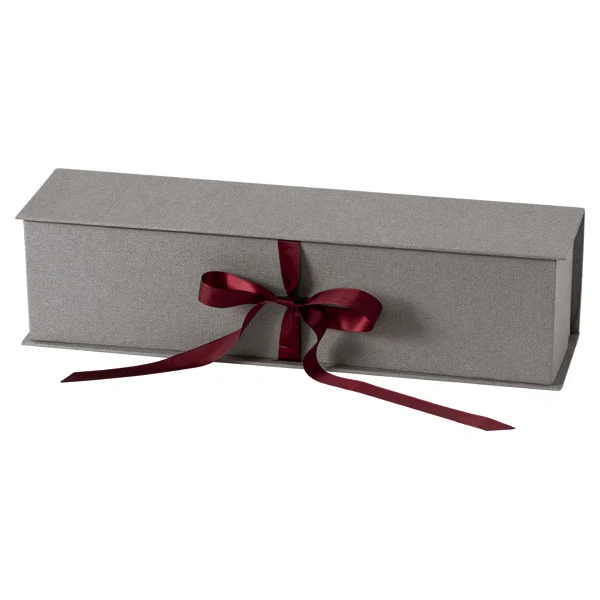 Schatulle mit roter Schleife
