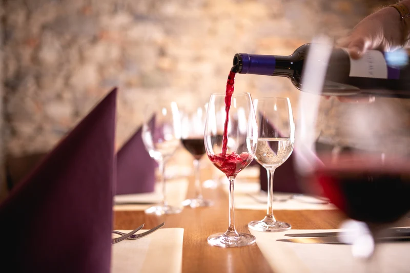 Weindegustation in der Vinothek