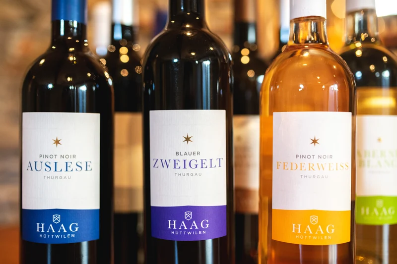 Weindegustation in der Vinothek