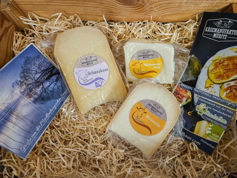 Käsebox - Schaf und Ziege mit persönlicher Grußkarte