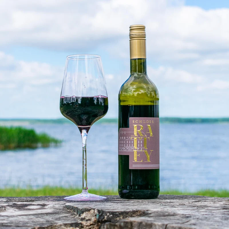 Monarch Rotwein halbtrocken 2022