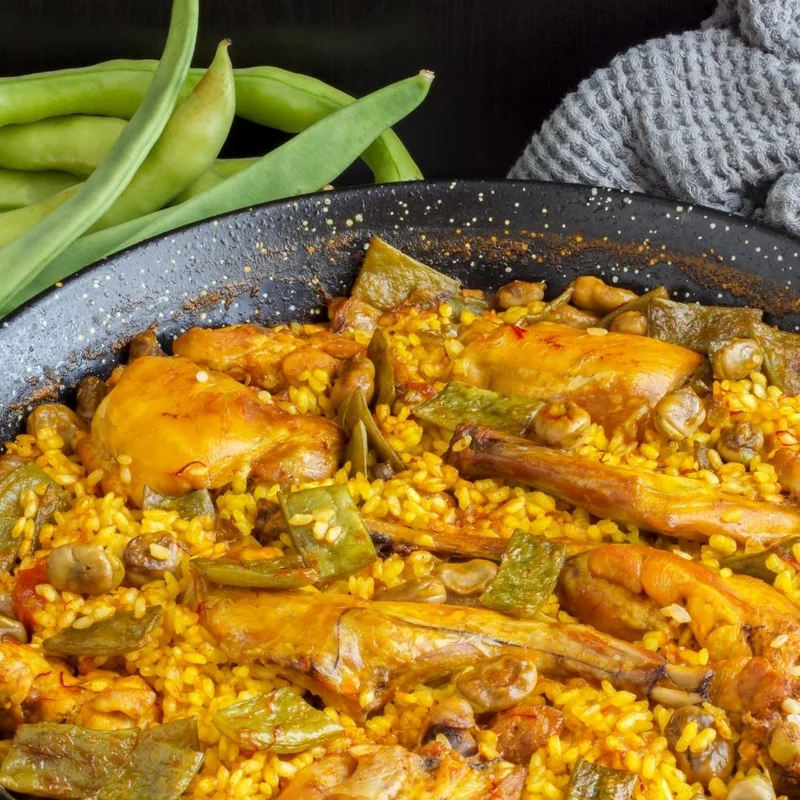 Paella Set mit Bomba Reis, Garrofons, Olivenöl und Gewürze